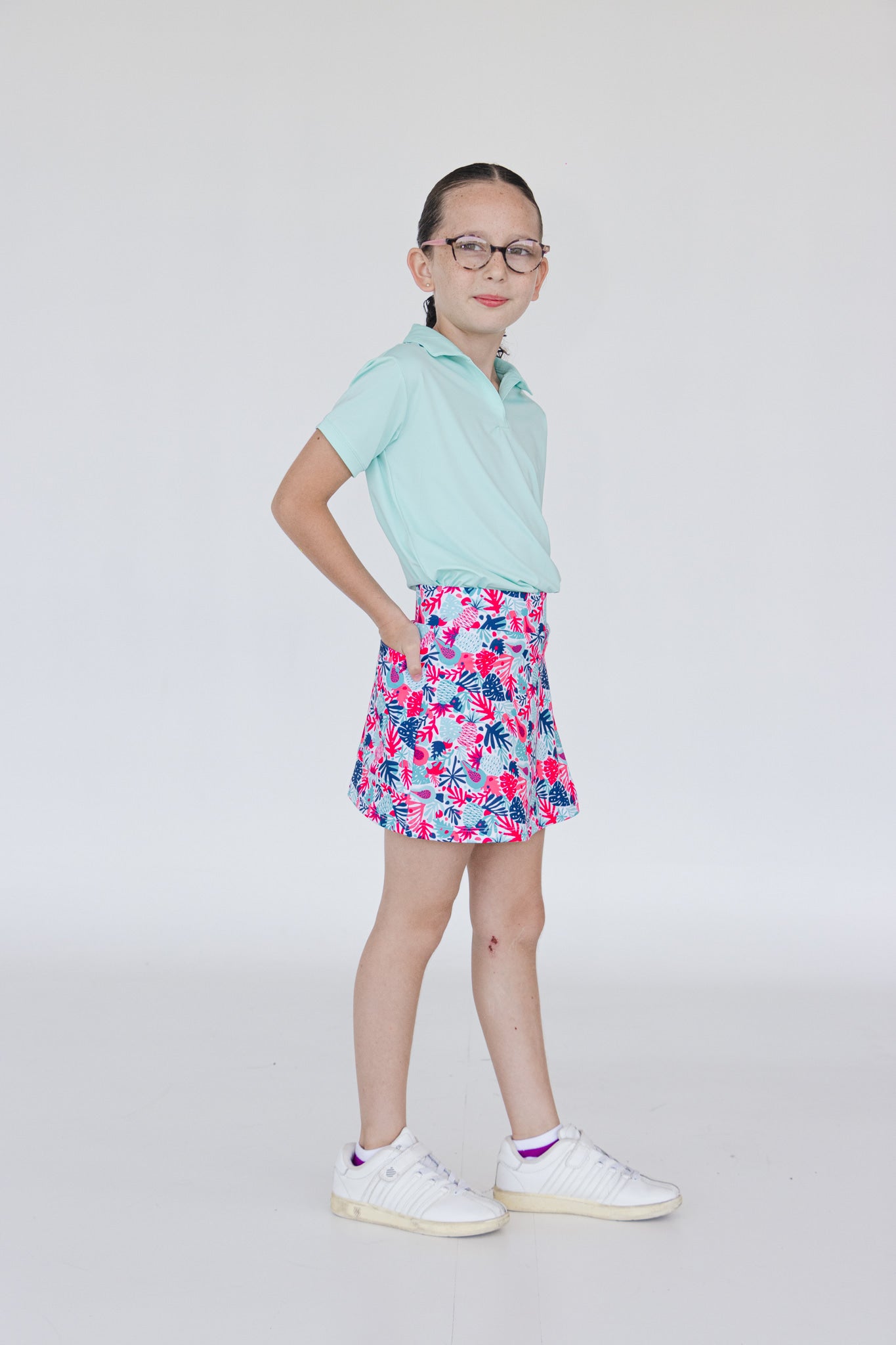 Falda deportiva con estampado floral para niña, ideal para golf, pádel o tenis con licra y bolsillo