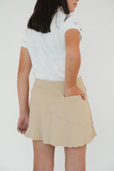 Falda de golf diagonal caqui con bolsa para niña