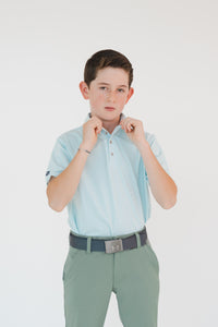 Polo estampada DryFit para niño color azul con diseño deportivo para golf