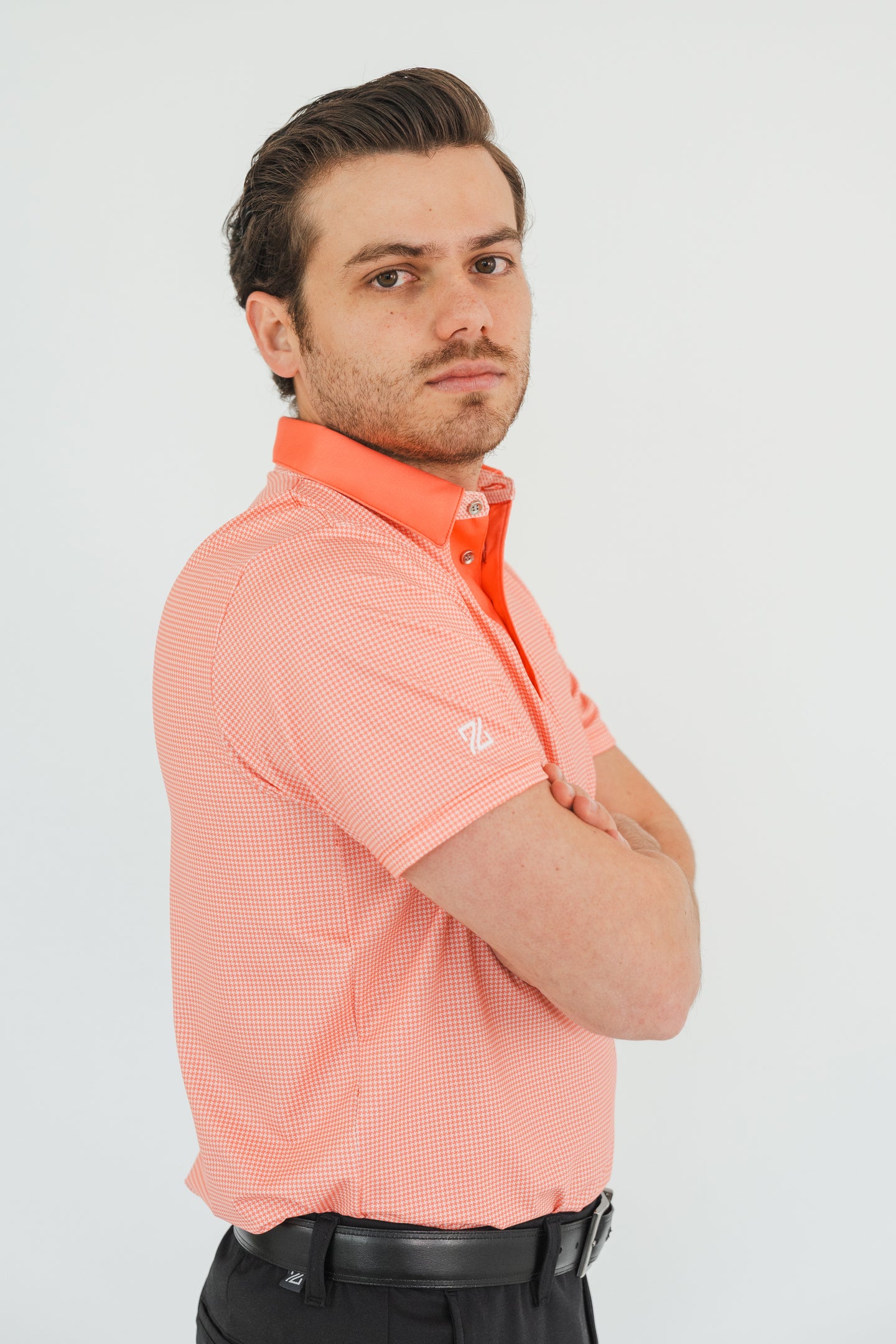 Polo golf hombre coral estampada DryFit protección UV - Diseño moderno secado rápido Zendra