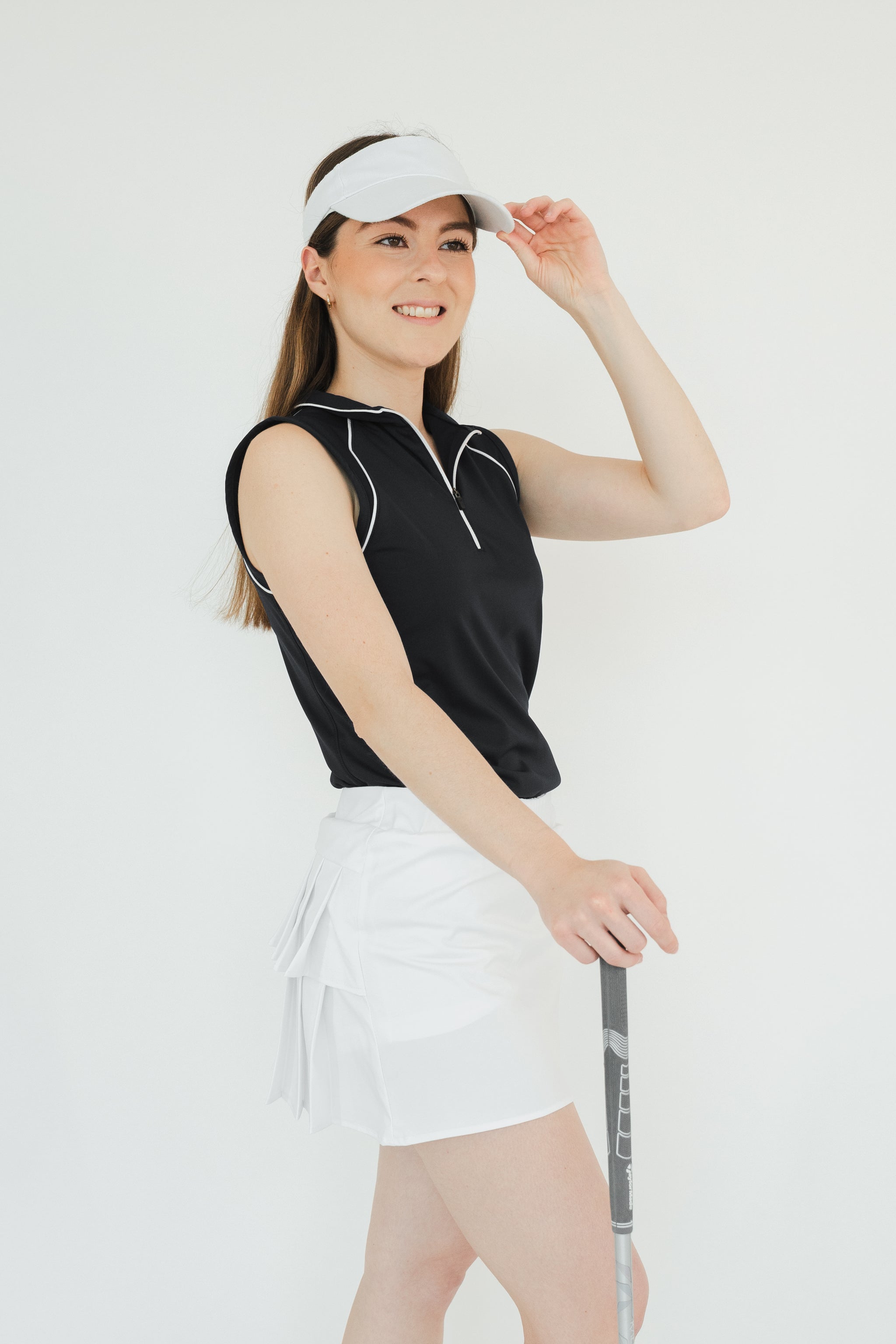 Playera Deportiva Sin Mangas Negra y Vivos Blancos para Dama