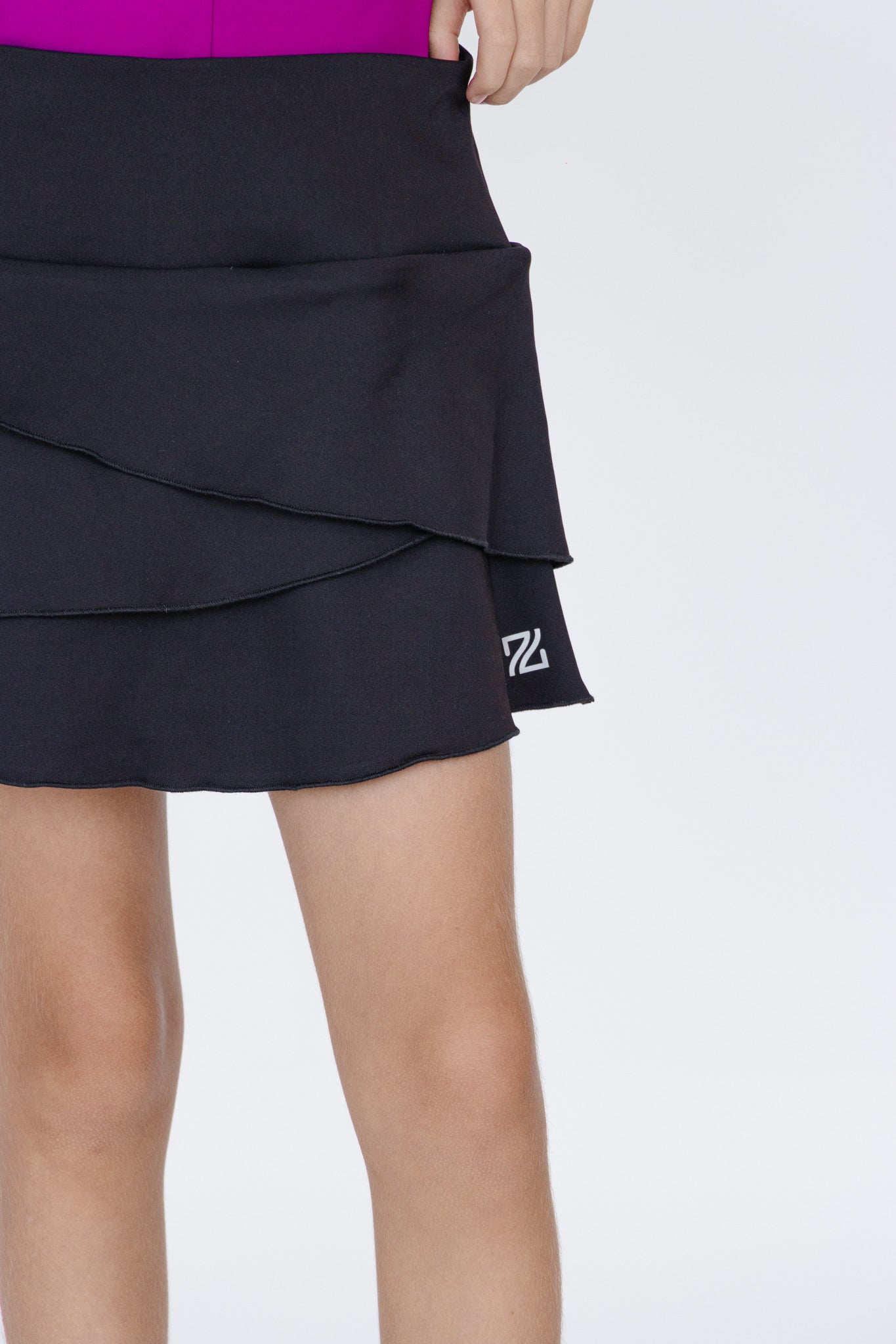 Falda negra para niña Zendra corte tulipán con bolsillo trasero