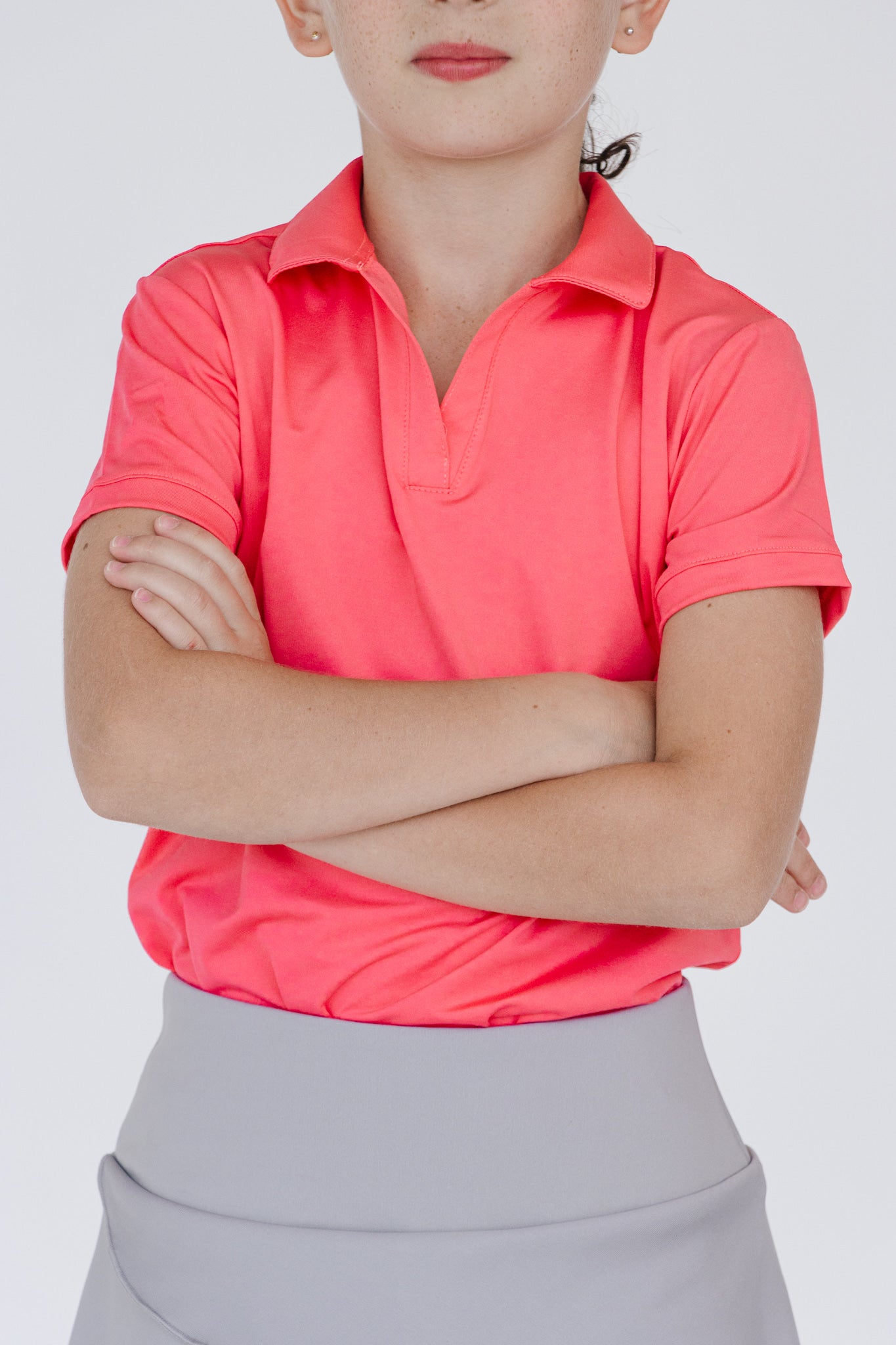 Polo de golf niña Zendra color coral con tecnología Dry y protección solar