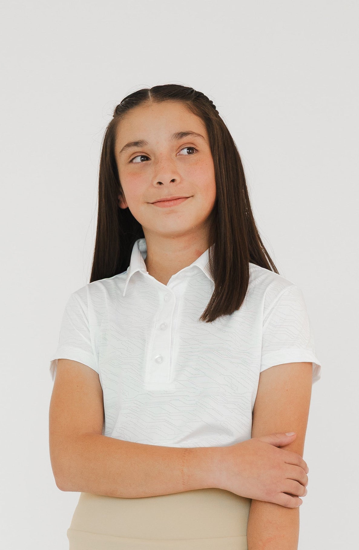 polo de golf niña con tela ligera blanca elegante